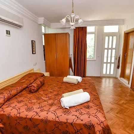 Malikane Villa *